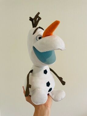 Disney Frozen Laugh Shake & Shimmy Olaf Stuffed Animal
